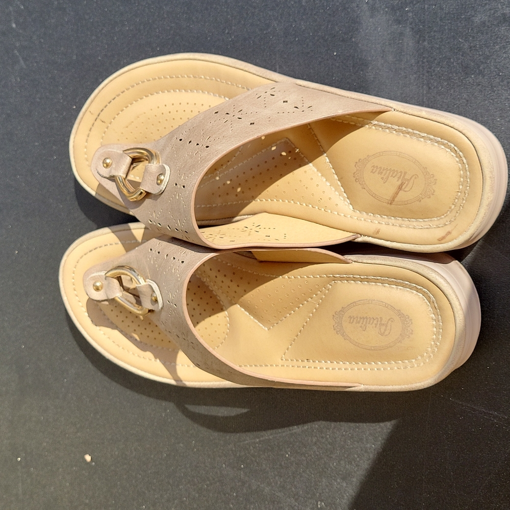 Atalina flip-flops. Size 7 tan